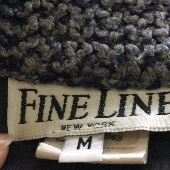 Fine Line Cropped Blazer - Picture 5 of 6